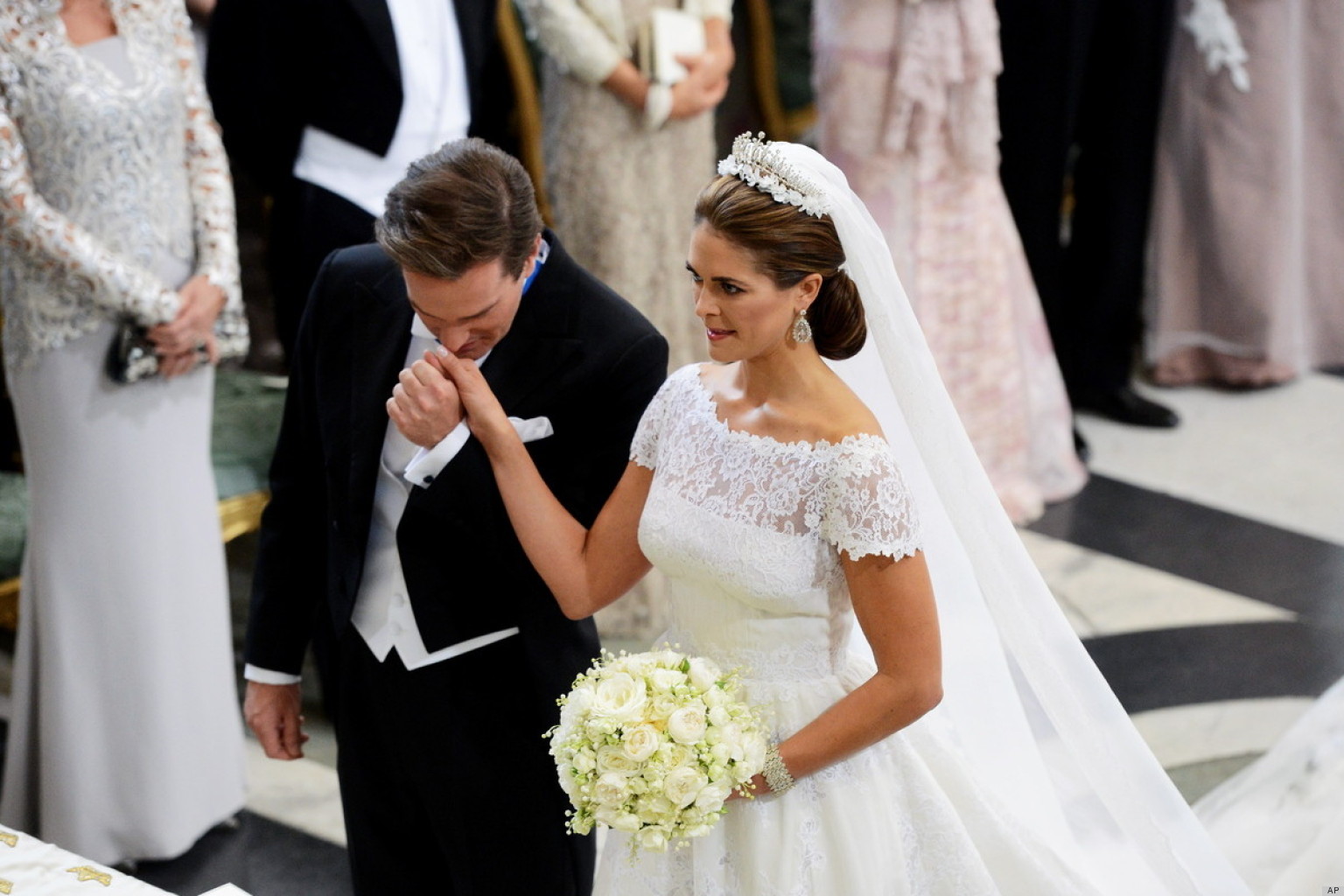 SWEDISH-ROYAL-WEDDING-facebook.jpg