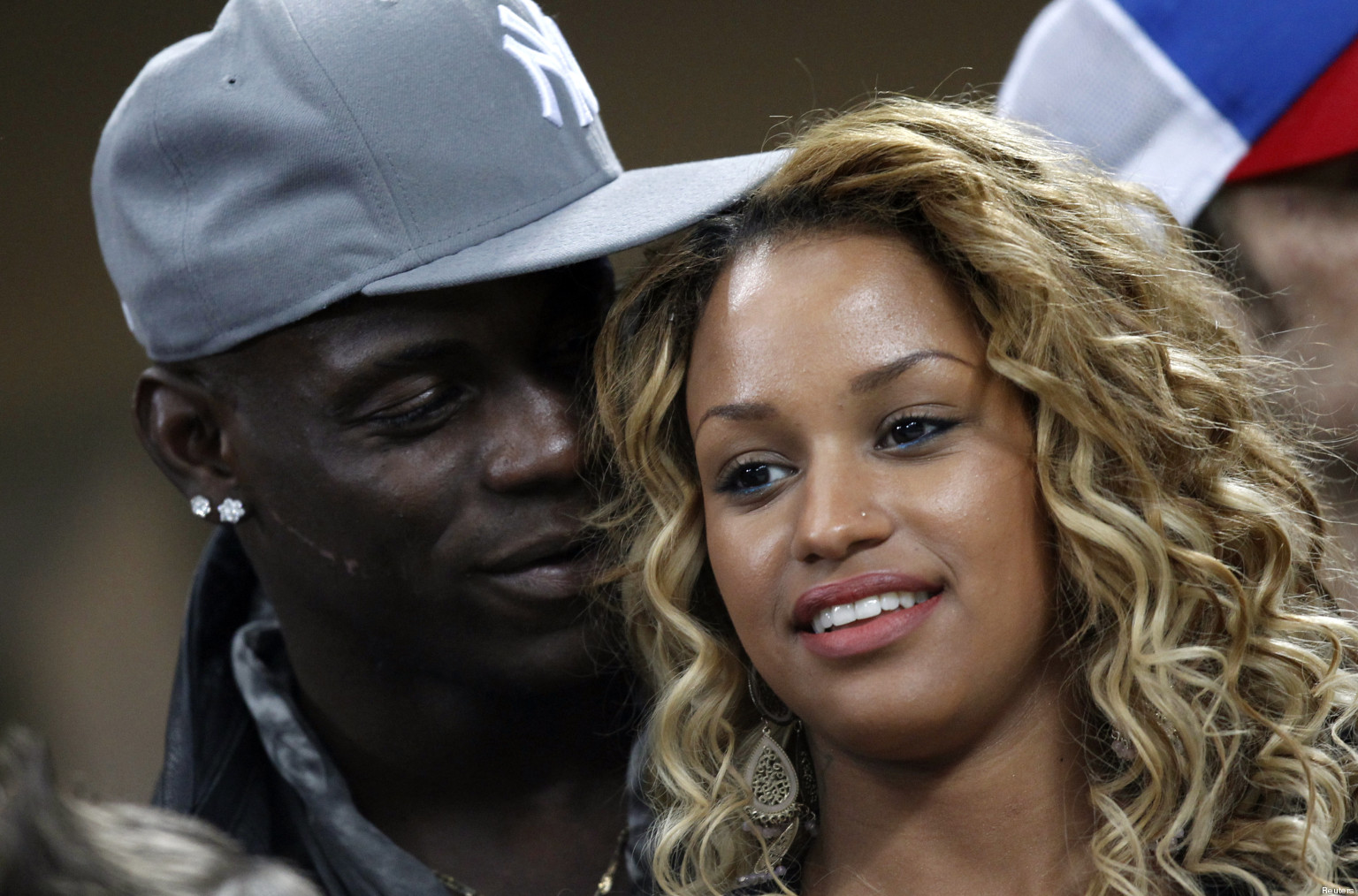 Mario Balotelli Officialise Ses Fiançailles Avec Fanny Neguesha Sur Instagram 