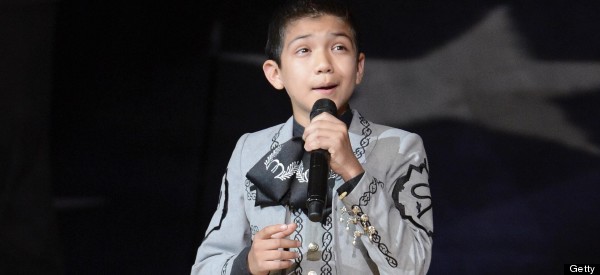 Conoce al niño mexicano que cantó el himno nacional en el juego Heat-Spurs