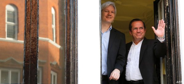 Caso Assange: Londres y Quito acuerdan discutir una solución diplomática