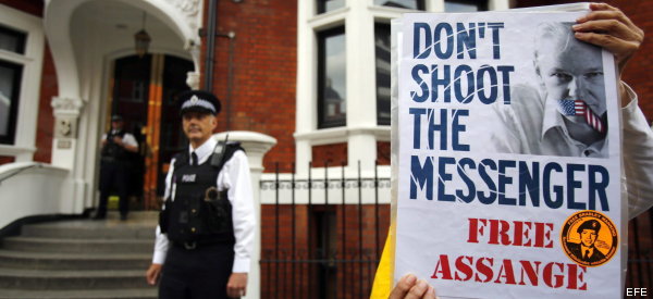 Un año de la reclusión de Assange sin esperanzas de solución