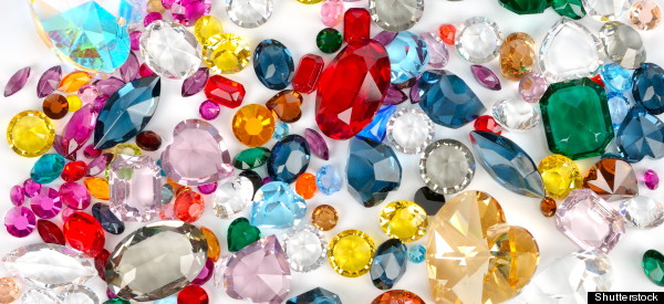 Gemas y cristales: cómo usarlas para protegerte, atraer el amor, y más