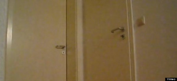 Lo que hay detrás de la puerta es aterrador (VIDEO)