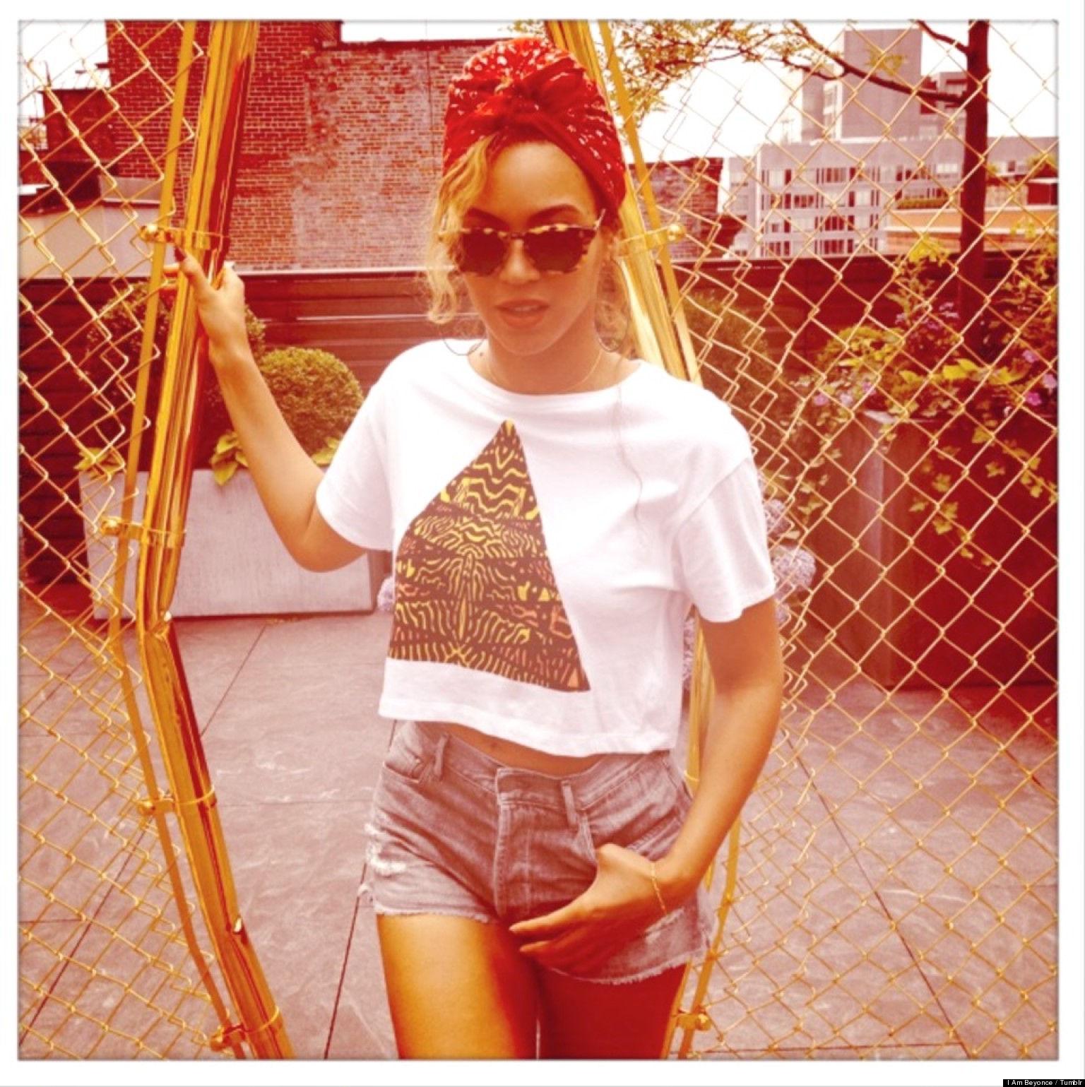 http://i.huffpost.com/gen/1199255/images/o-BEYONCE-DENIM-SHORTS-facebook.jpg