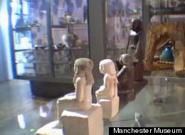 egyptian statue moves on its own
