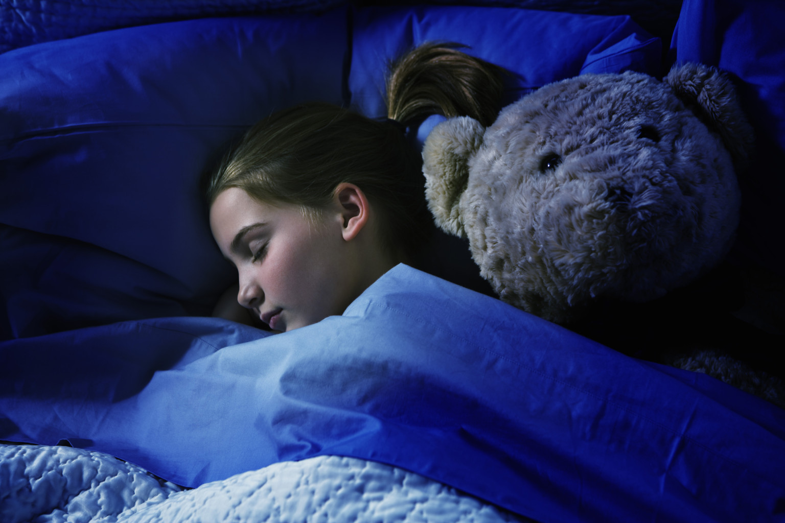 how-your-children-can-get-enough-sleep-in-the-24-7-connected-world