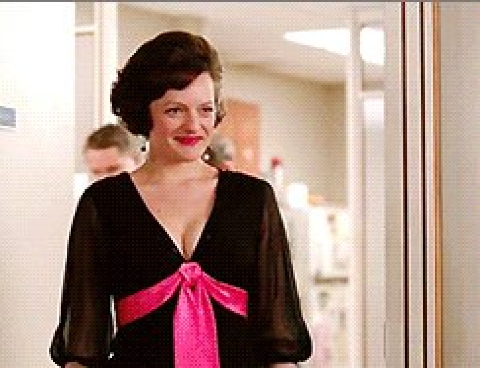 Behing Peggy Olsons Little Black Dress In The Mad Men Finale With Elisabeth Moss Huffpost 9602