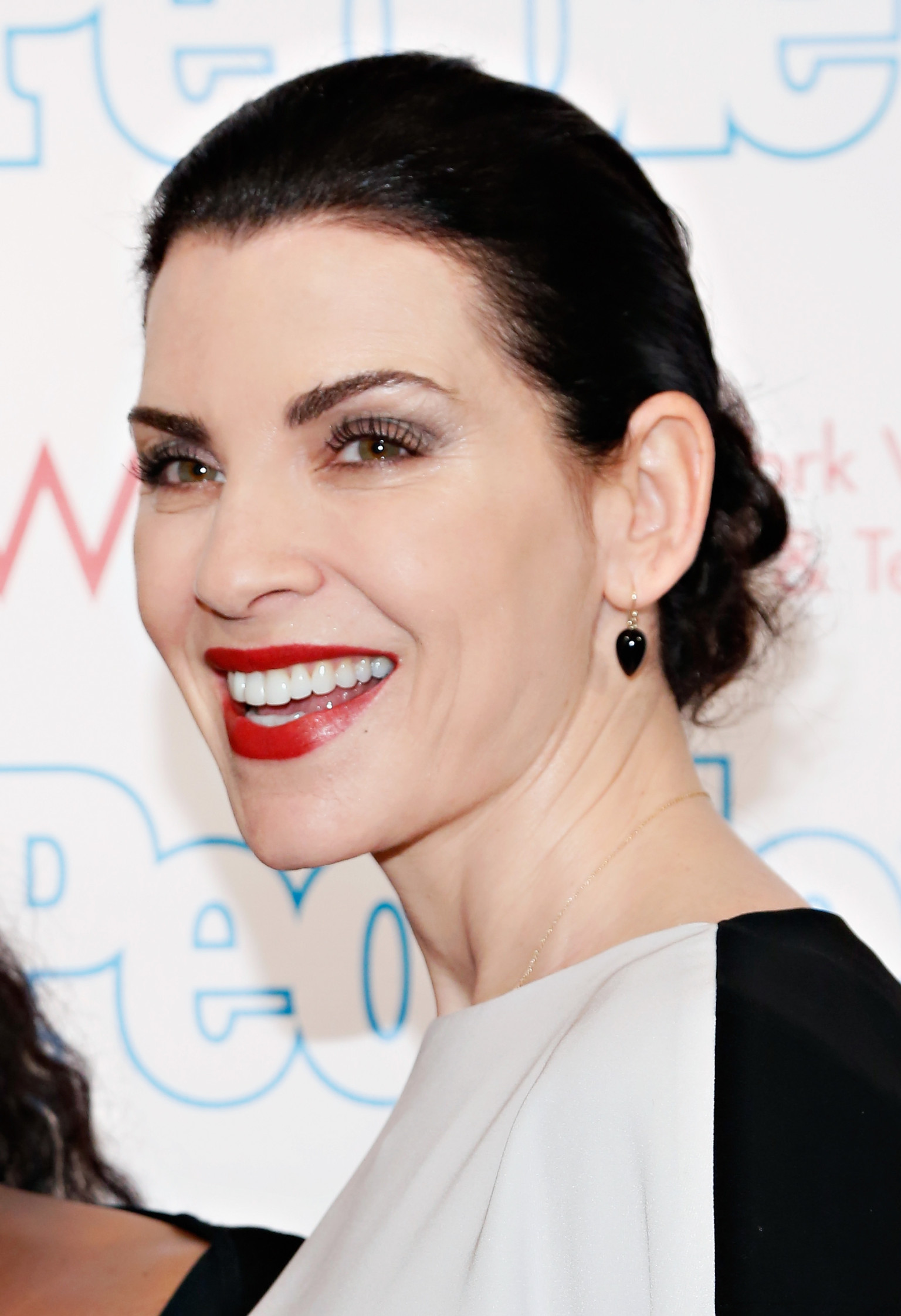 Julianna Margulies: Her Family'S Impact On Her Career & Life - p1col86