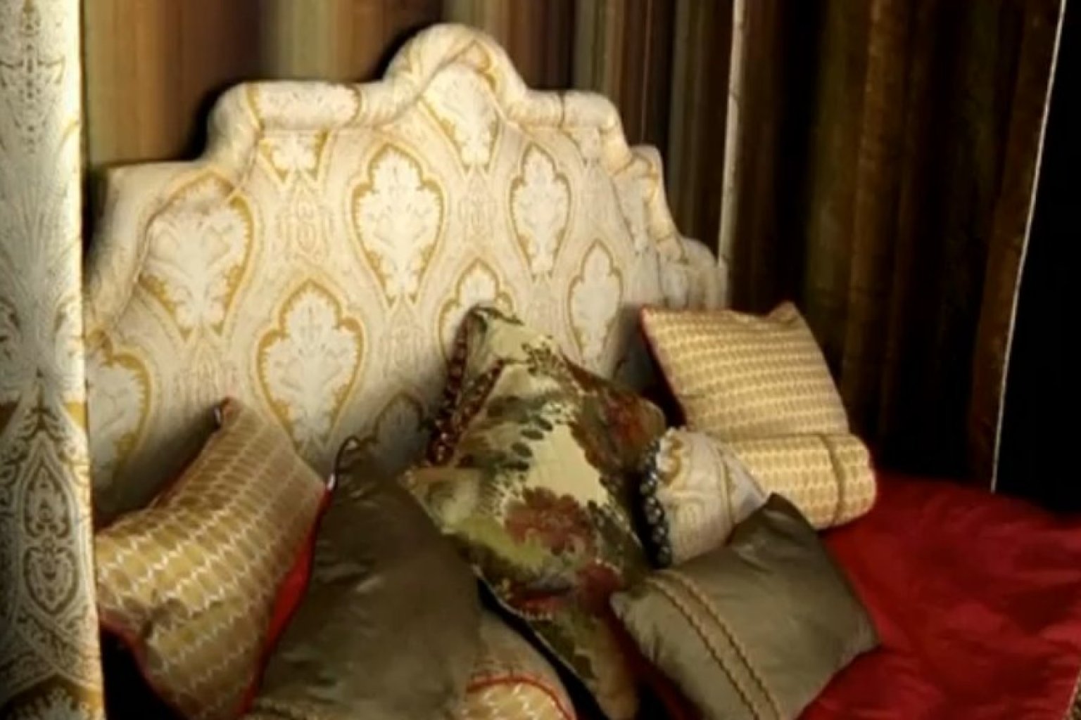 World's Most Expensive Bed By Savoir Is Literally Fit For A Queen (VIDEO)