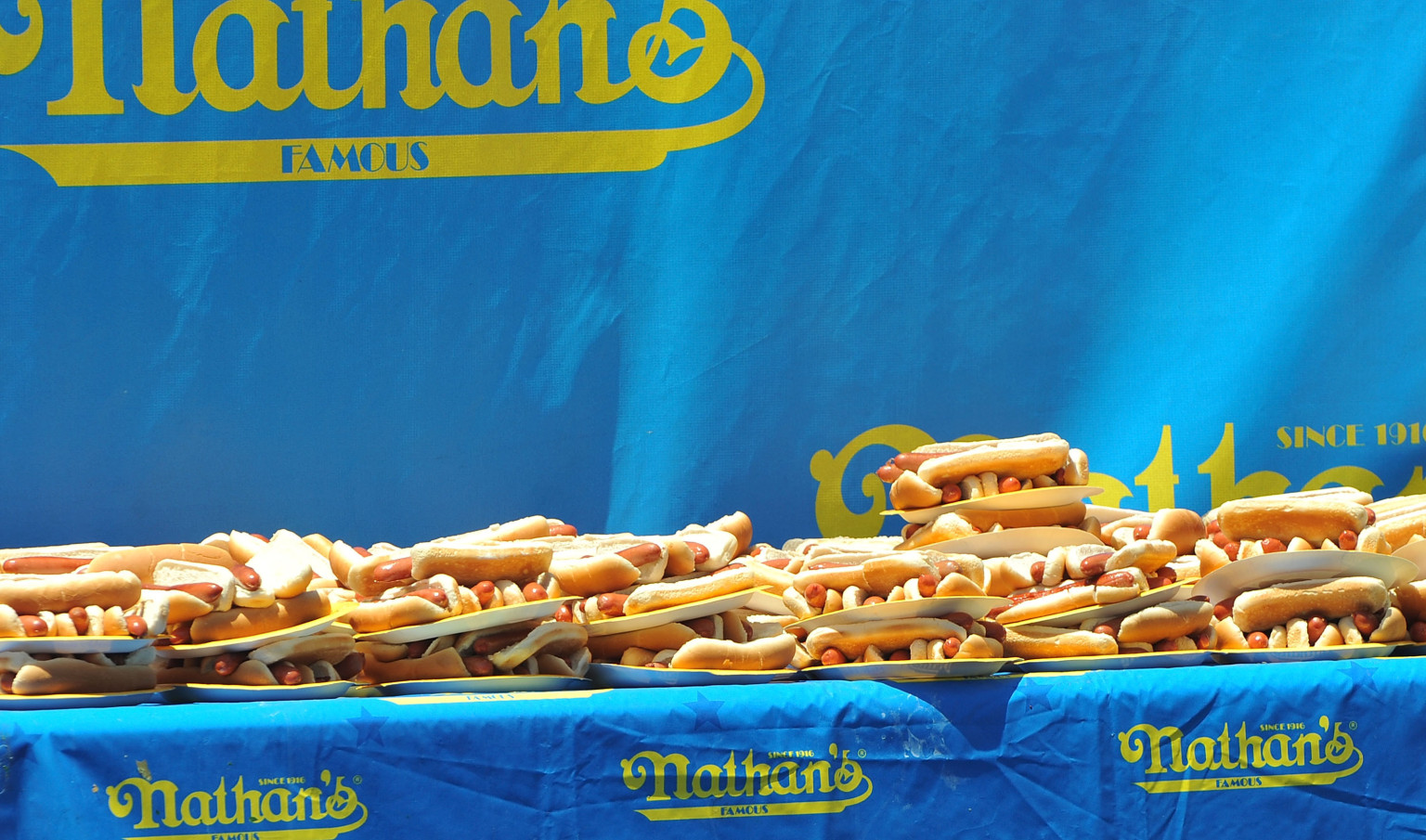 hot-dog-eating-contest-what-happens-to-your-body-when-you-eat-68-hot