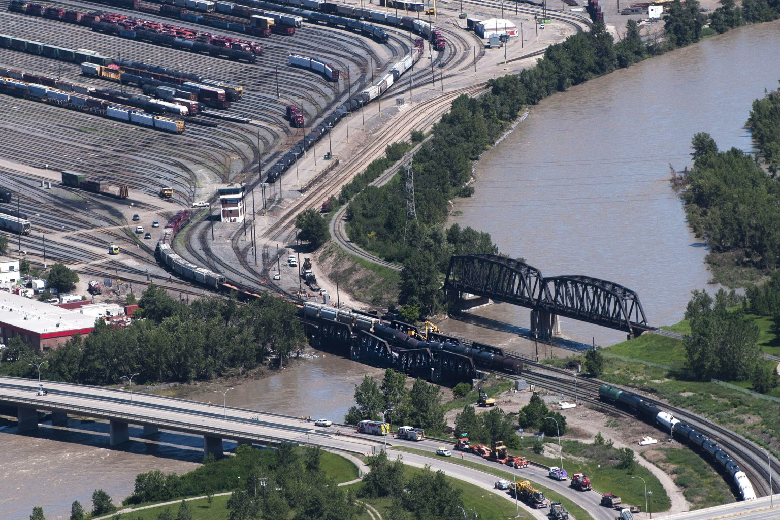 Calgary Train Derailment CP Apologizes To Mayor Nenshi, Calgary