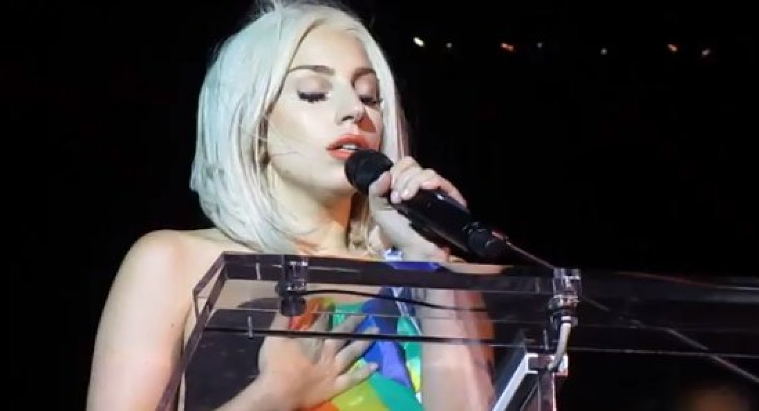 Lady Gaga Sings National Anthem At Nyc Gay Pride Rally Video 6543