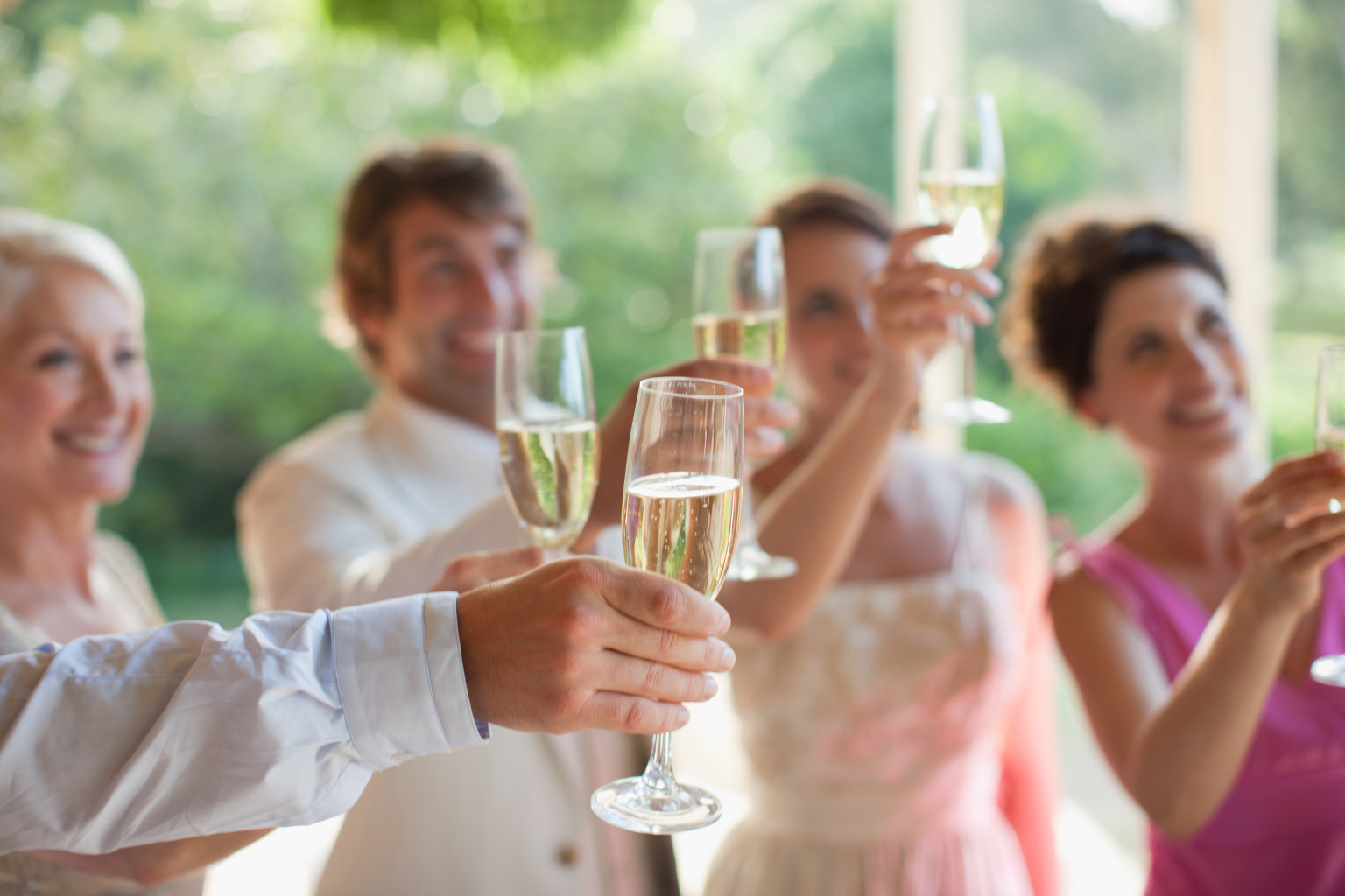 wedding-toasts-12-ways-to-stress-less-and-give-an-awesome-speech