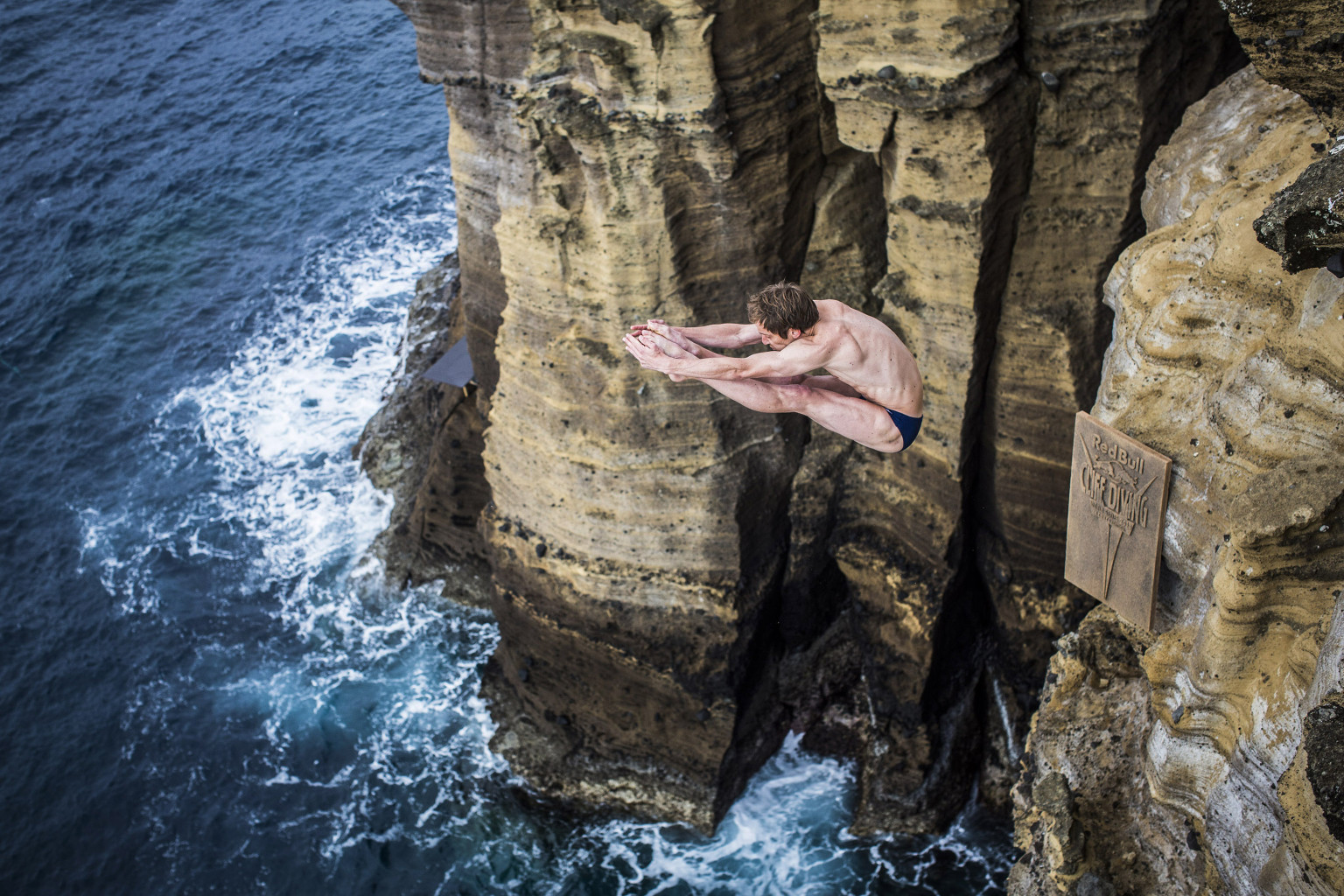 Gary Hunt Cliff Diver Victorious Jump Is Breathtaking HuffPost