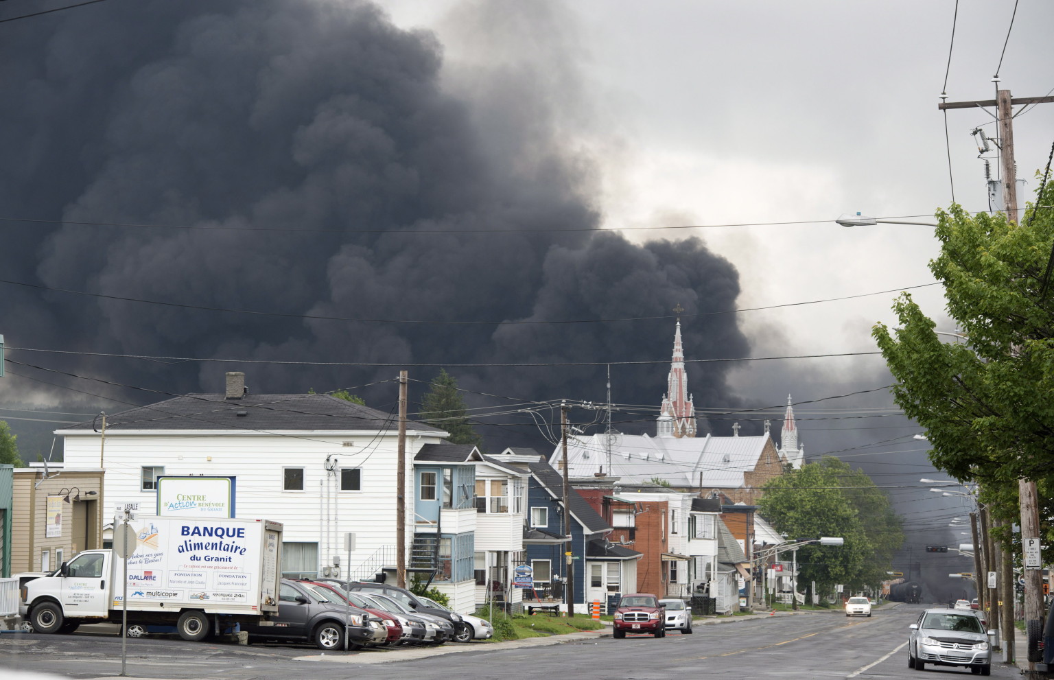 Au moins trois morts après l'explosion à LacMégantic