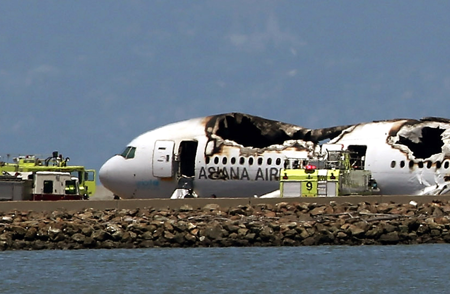 San Francisco Plane Crash Kills 2, Injuries Dozens HuffPost