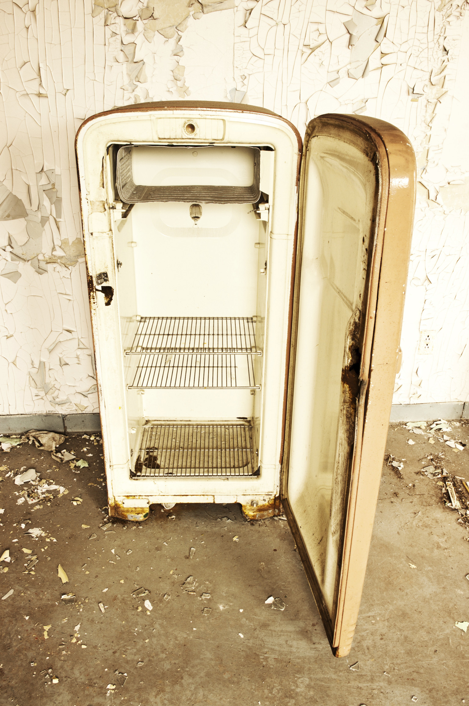 America's Oldest Fridge? 85YearOld Machine Still Running In New York