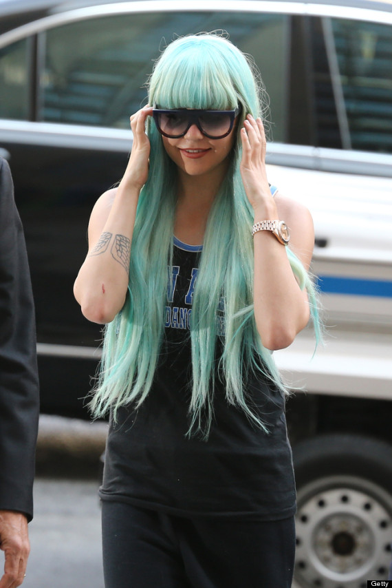 Amanda Bynes Makes Court Appearance In Blue Wig (pictures, Video)