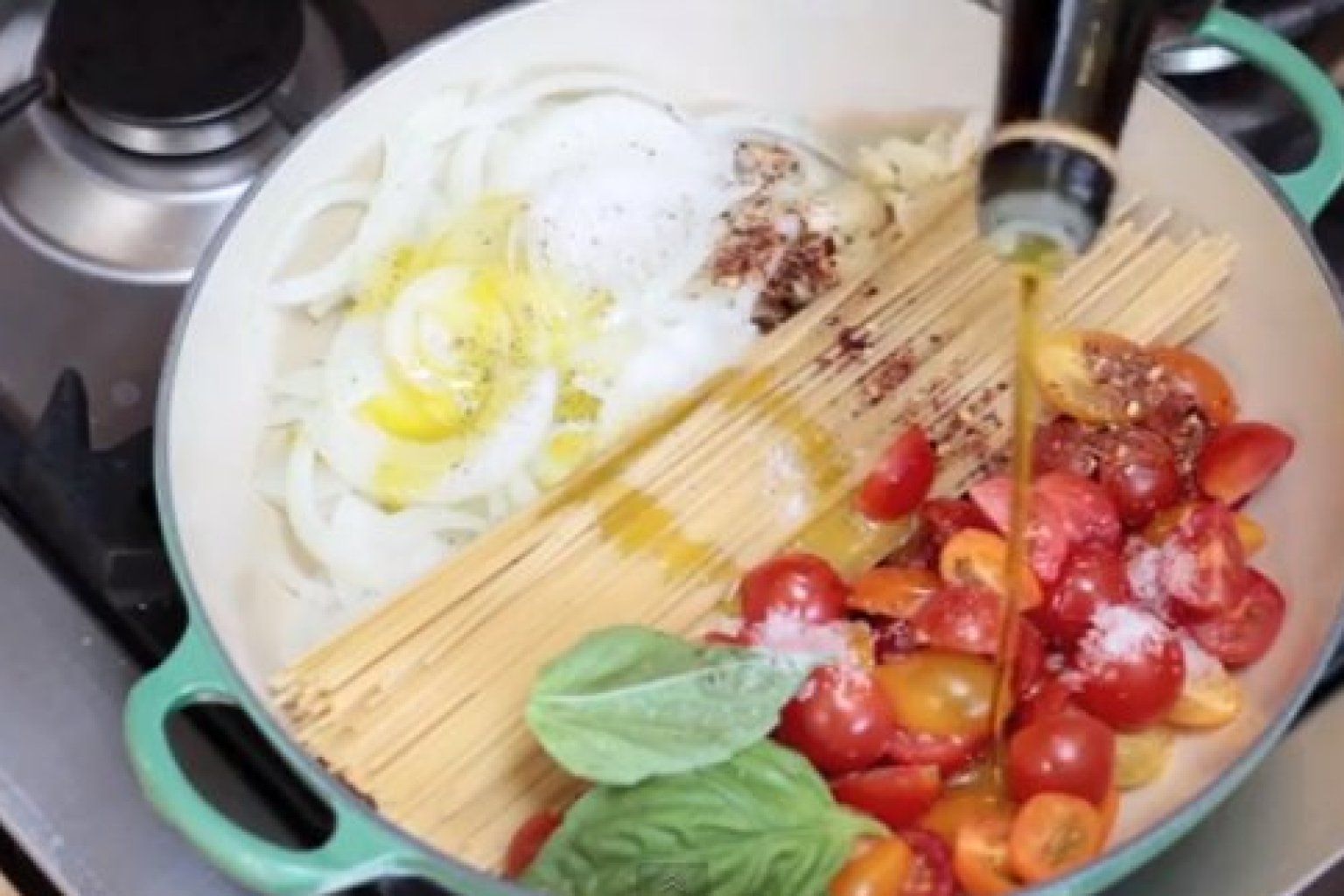 One-Pan Pasta: Martha's Wonder-Dish Blows Our Minds (VIDEO) | HuffPost