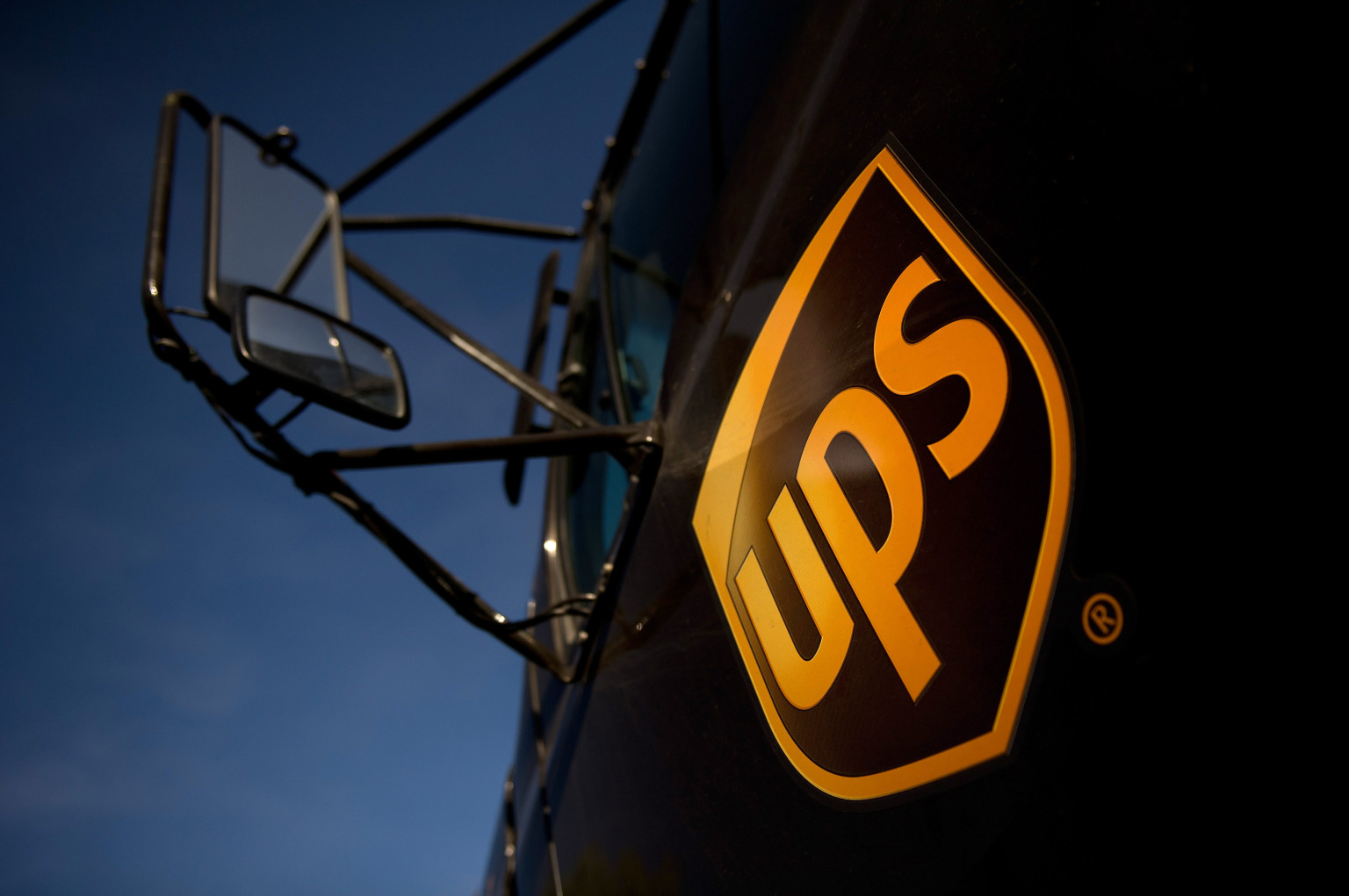 UPS Says Customers Trying To Save By Shifting Away From Airmail | HuffPost