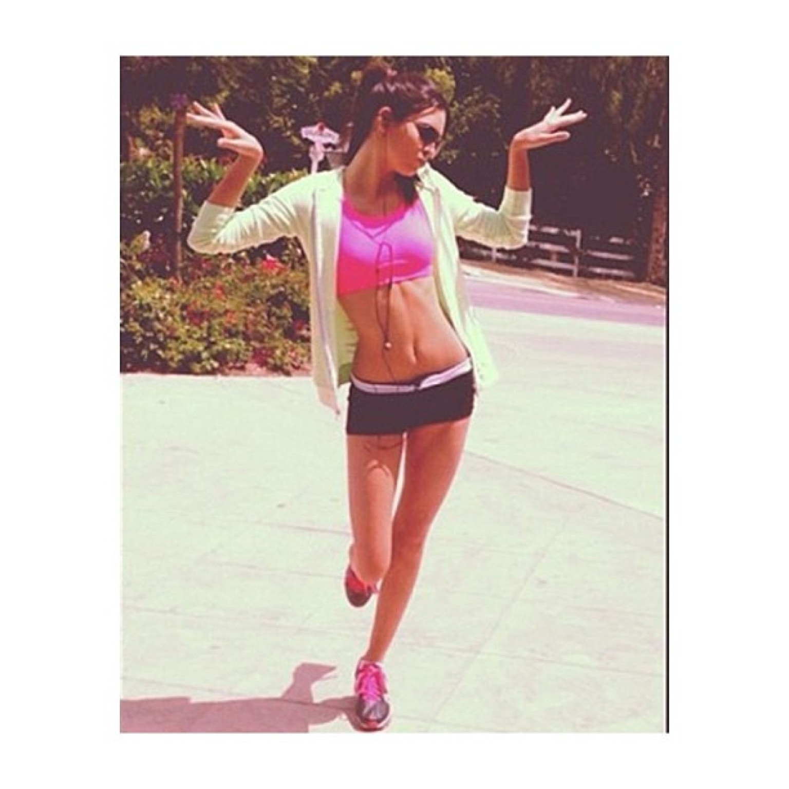 Kendall Jenner Shows Off Abs In Smallest Workout Gear Ever (PHOTO)