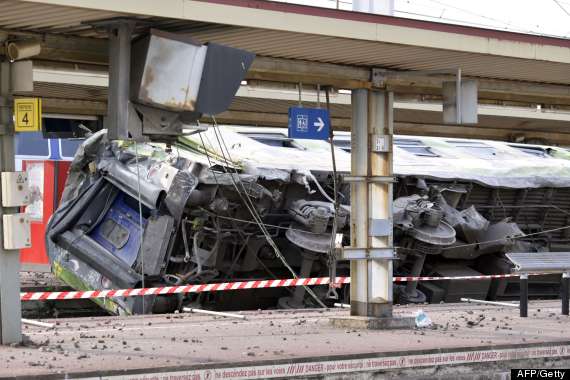 train derailment paris