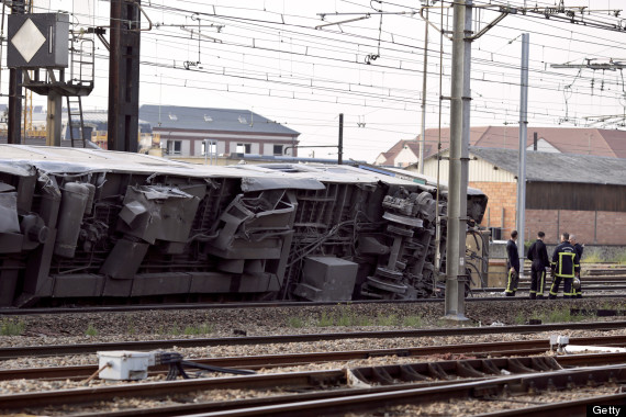 train derailment paris