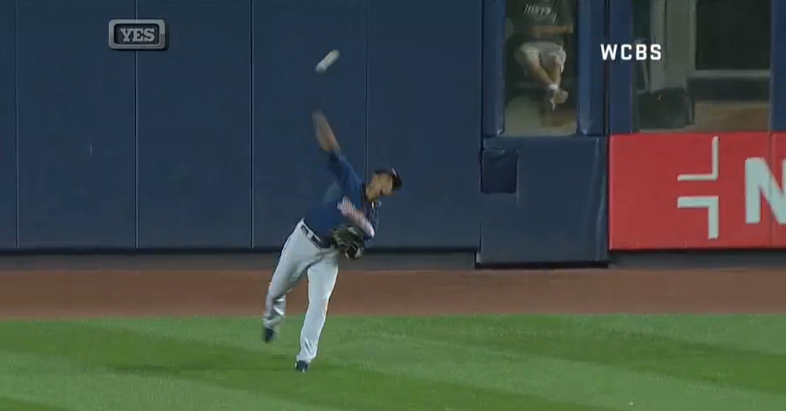 Aaron Hicks Throw Twins Outfielder Catches Vernon Wells Trying To Get