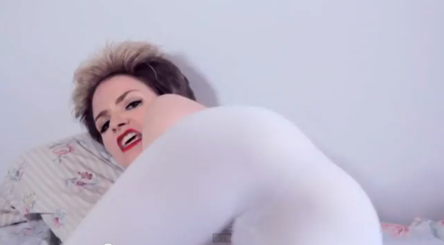 Miley Cyrus - We Cant Stop - YouTube