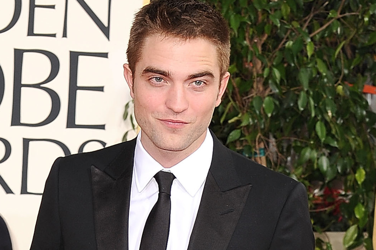 Robert Pattinson Dior Model Poses In Bathtub For Second Campaign Shot Photo Huffpost