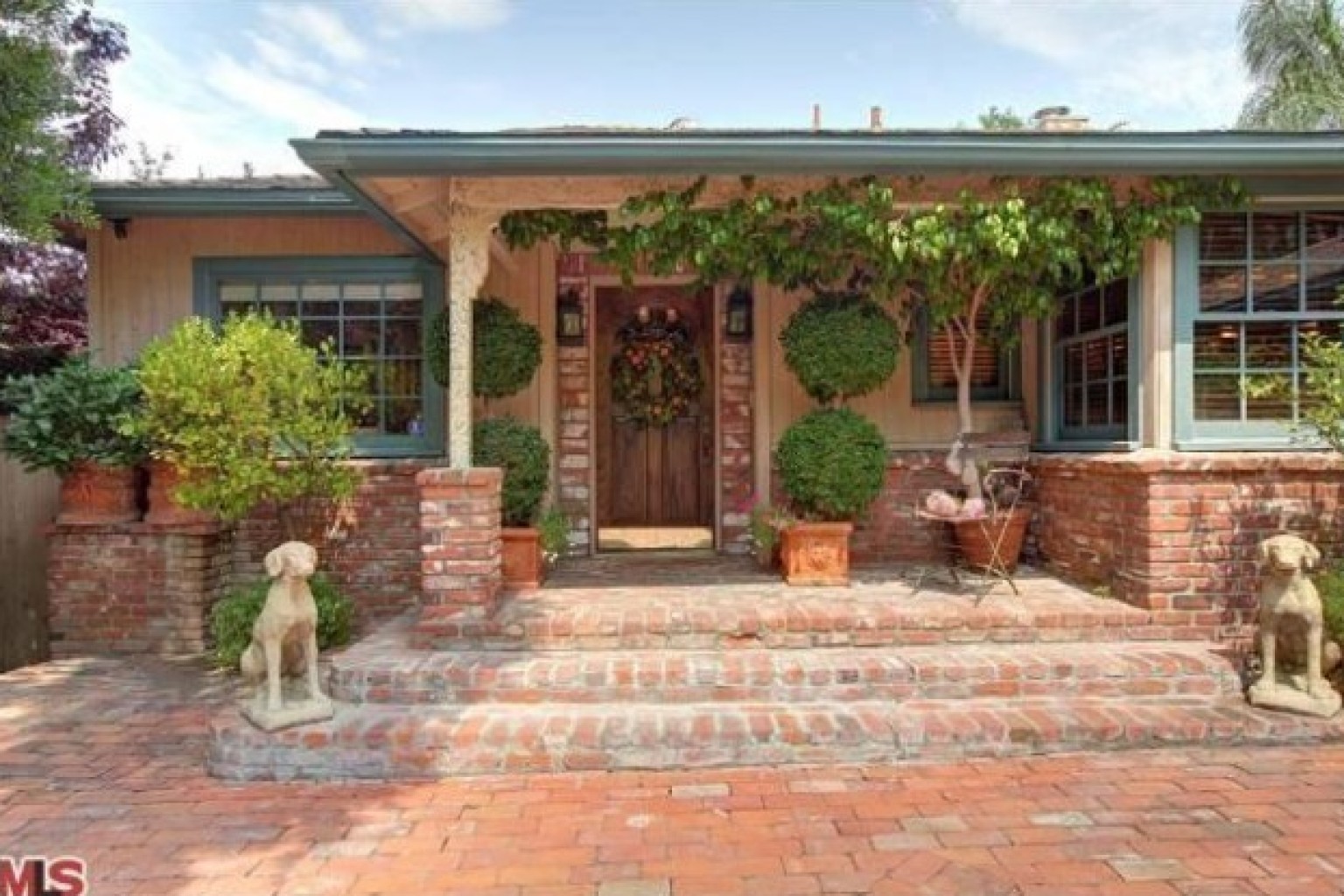 Ed Asner’s Home Goes Up For Sale, Features Lots Of Florals, Relatively