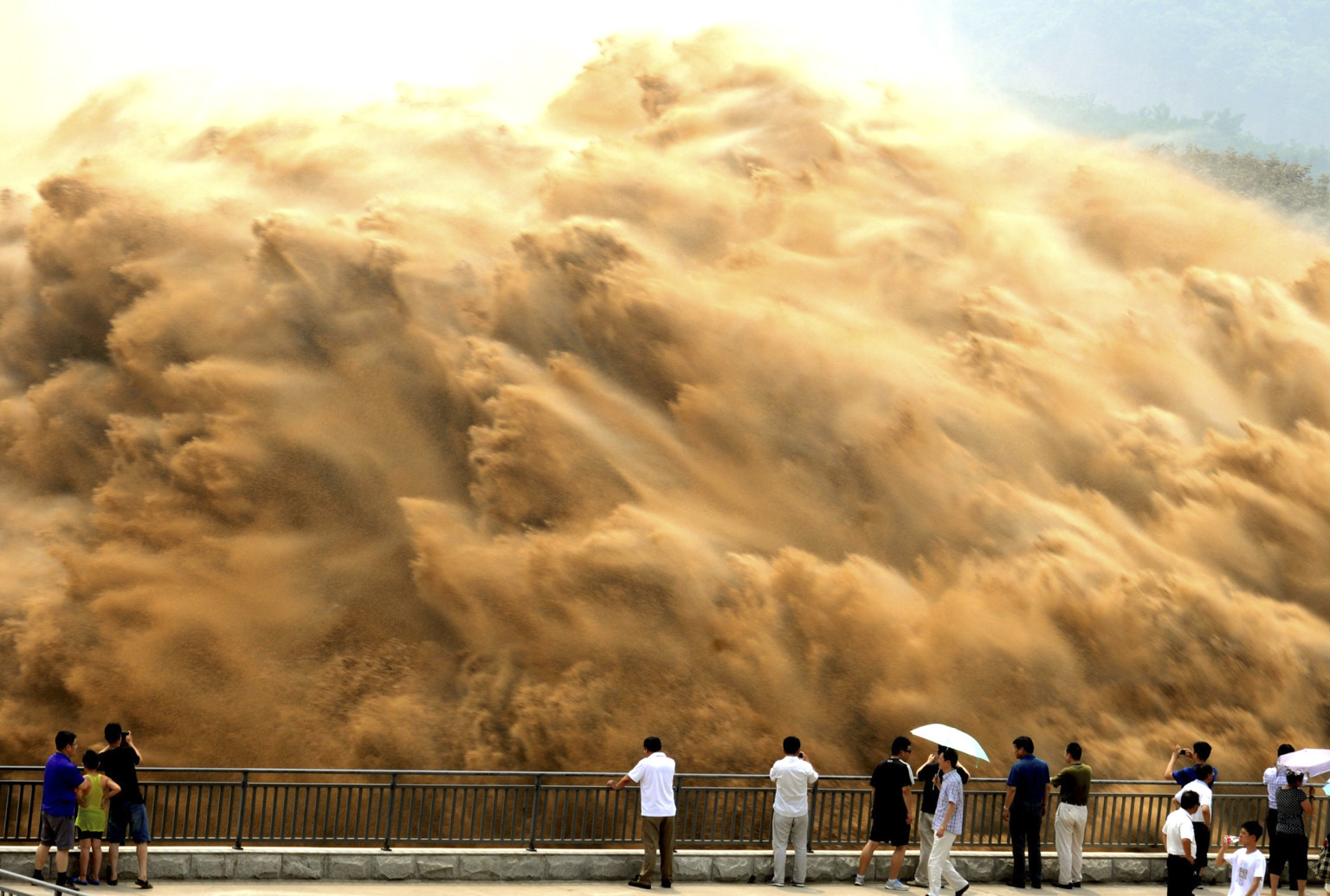 PHOTOS. Fleuve Jaune en Chine l'incroyable "sand washing" pour
