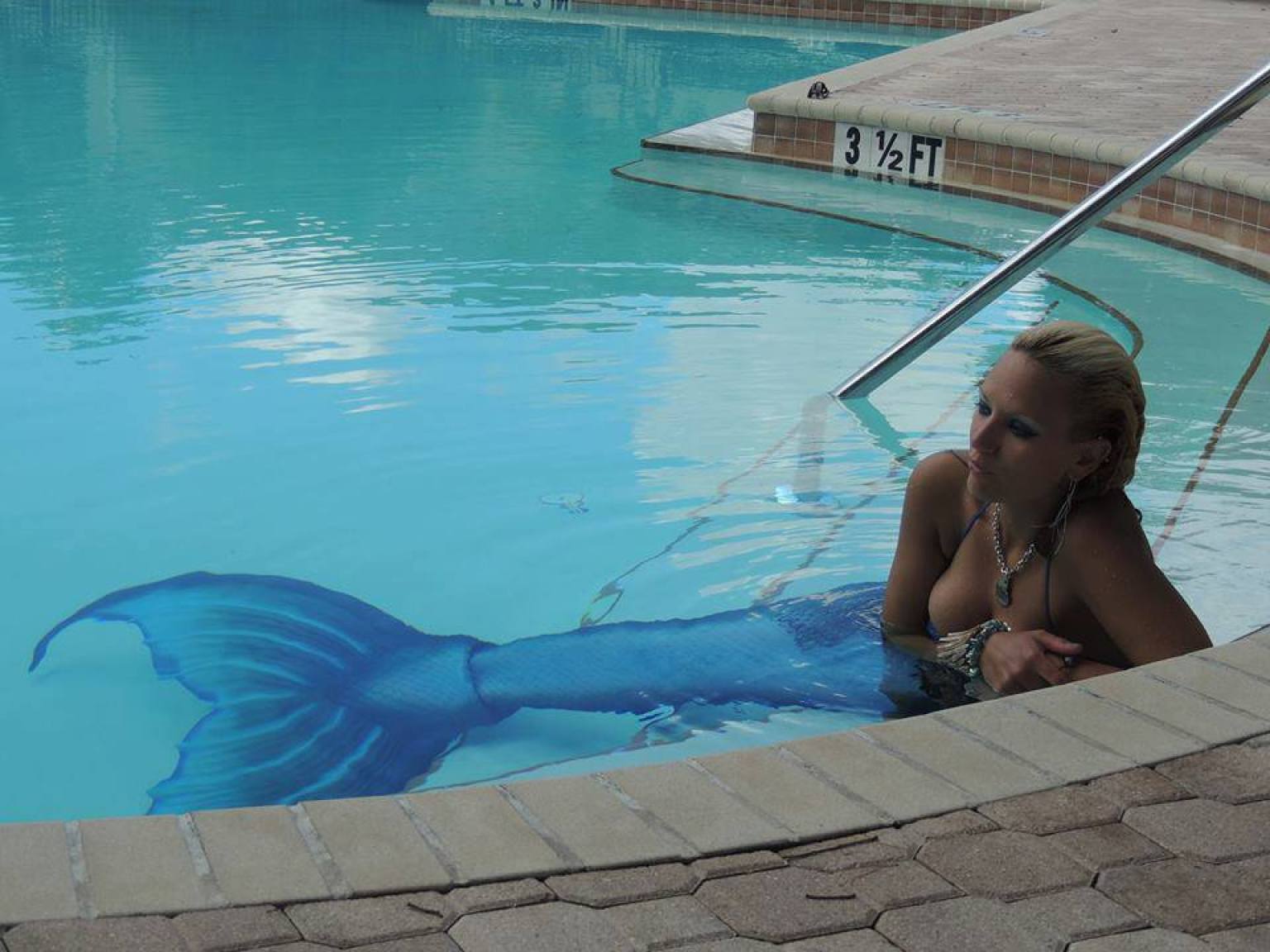 Jenni Conti Aka Eden Sirene Kicked Out Of Pool For Wearing Mermaid