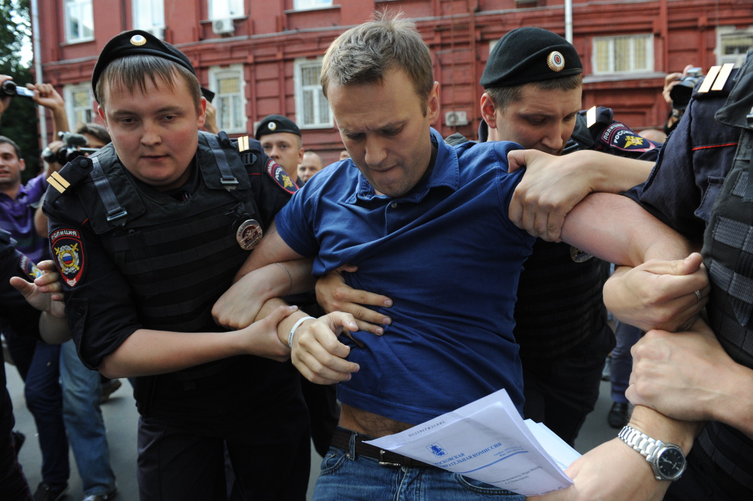 http://i.huffpost.com/gen/1250530/thumbs/o-ALEXEI-NAVALNY-facebook.jpg