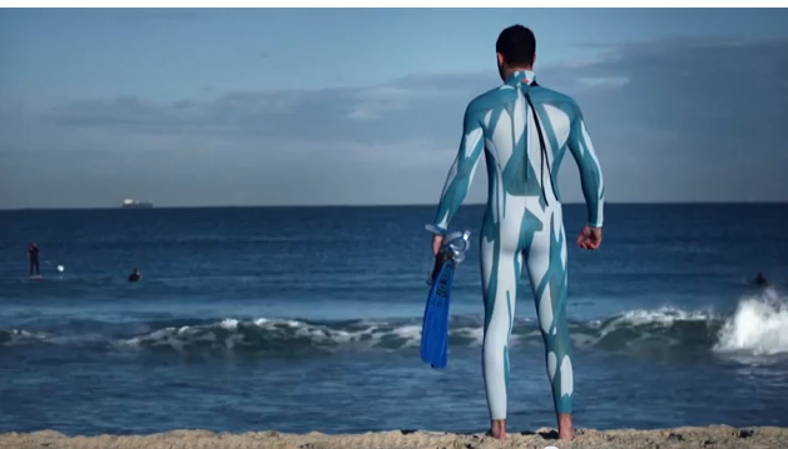 'Invisbility Wetsuit' Designed To Ward Off Deadly Shark Attacks (VIDEO)