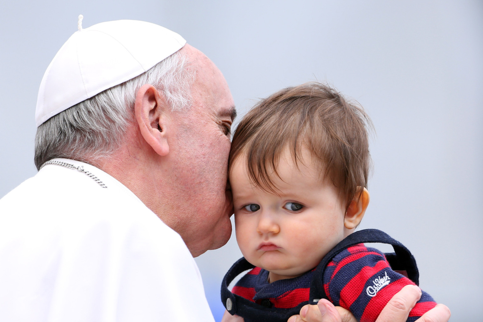 Pope Francis Kissing Babies: Some Smile, Others Wail (PHOTOS) | HuffPost