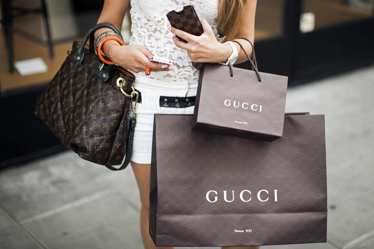 Women Use Designer Bags To Fend Off Jealous Would-Be Man Stealers, Study Claims | HuffPost