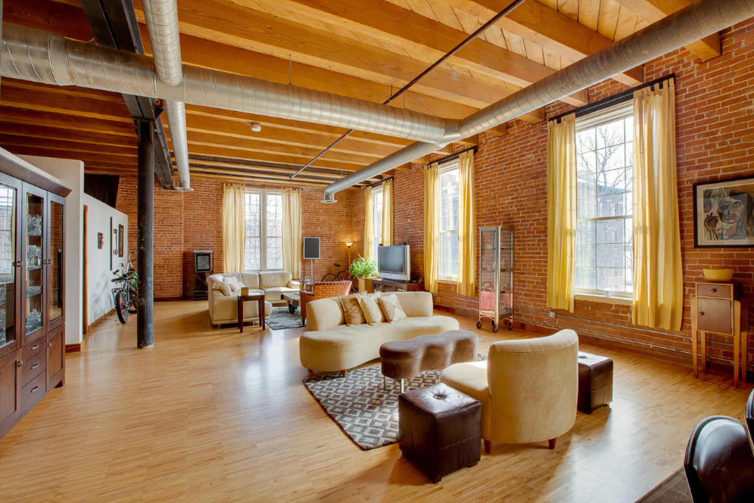 Rustic city apartment: inside gerard butlers post apocalyptic new ...