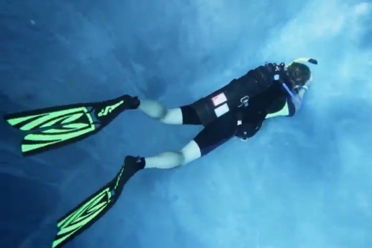 Scuba Pool In Mustang, Oklahoma Is A Diver's Backyard Paradise (VIDEO