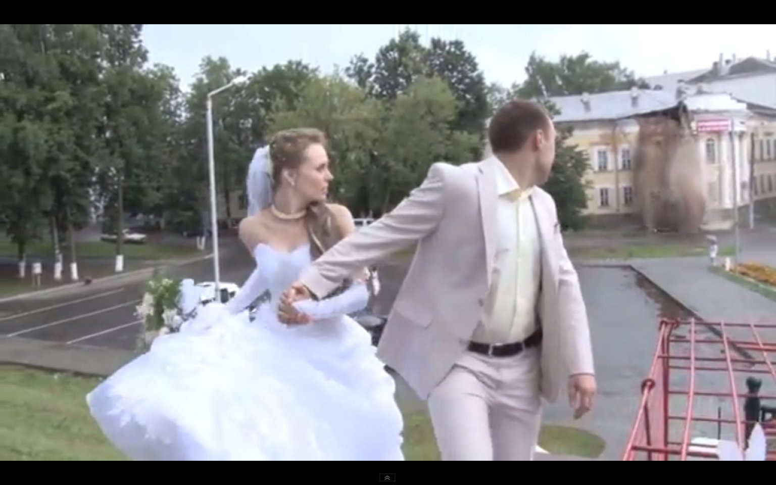 House Collapse Interrupts Russian Wedding Video Huffpost