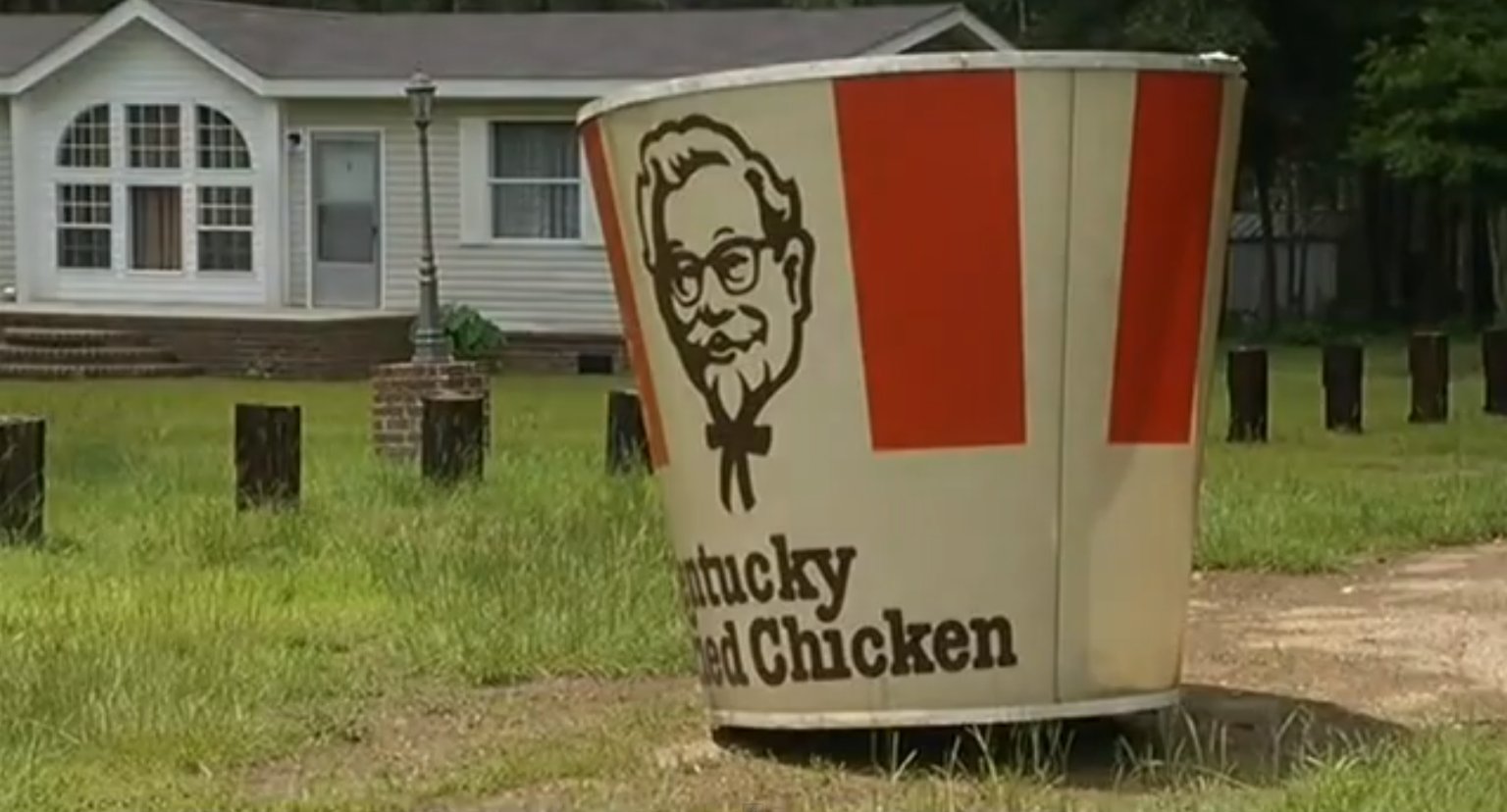 7ft Tall KFC Bucket Randomly Appears In Someone's Garden (VIDEO