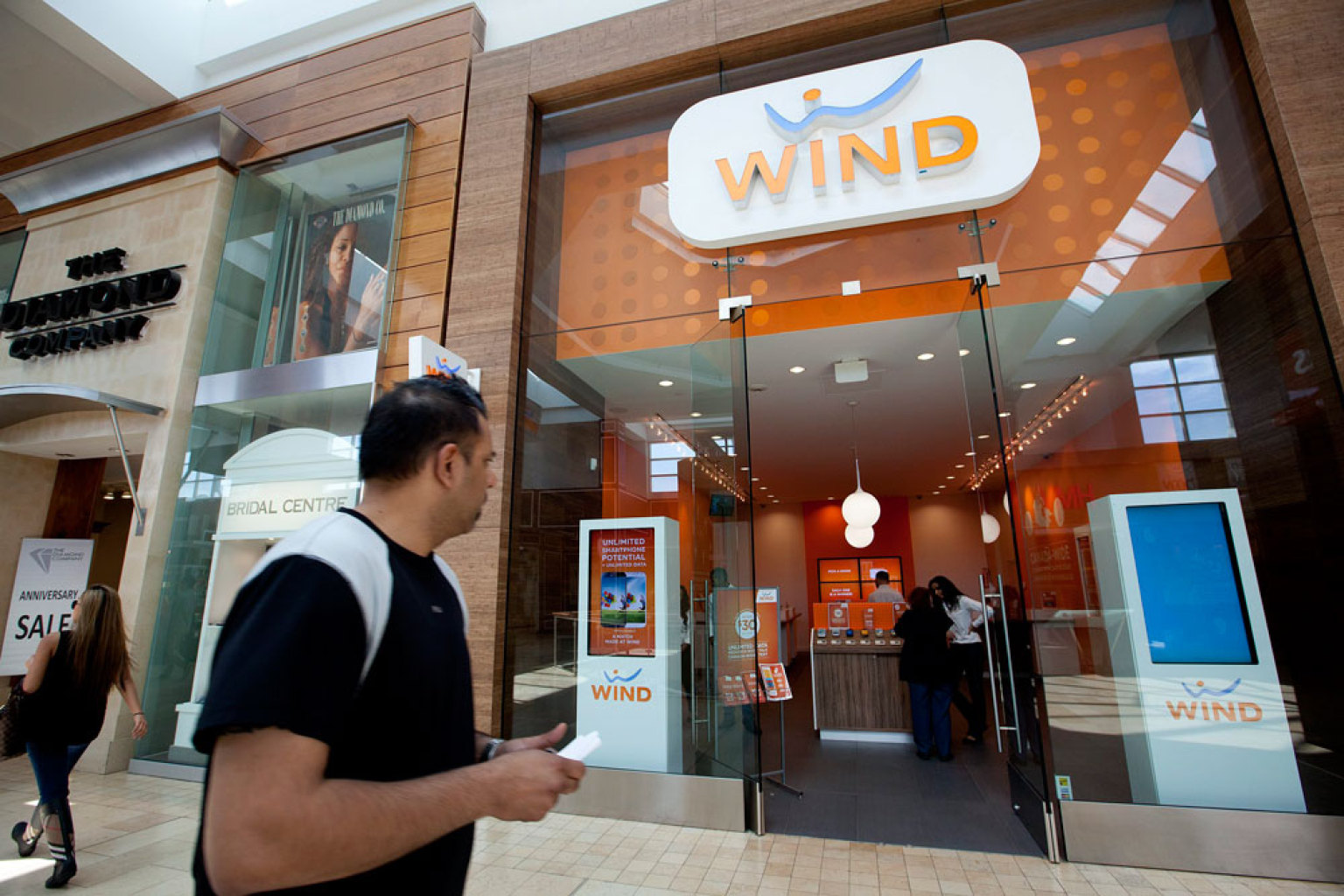 Wind Mobile Offers Free Phones, Wireless To Refugee Families