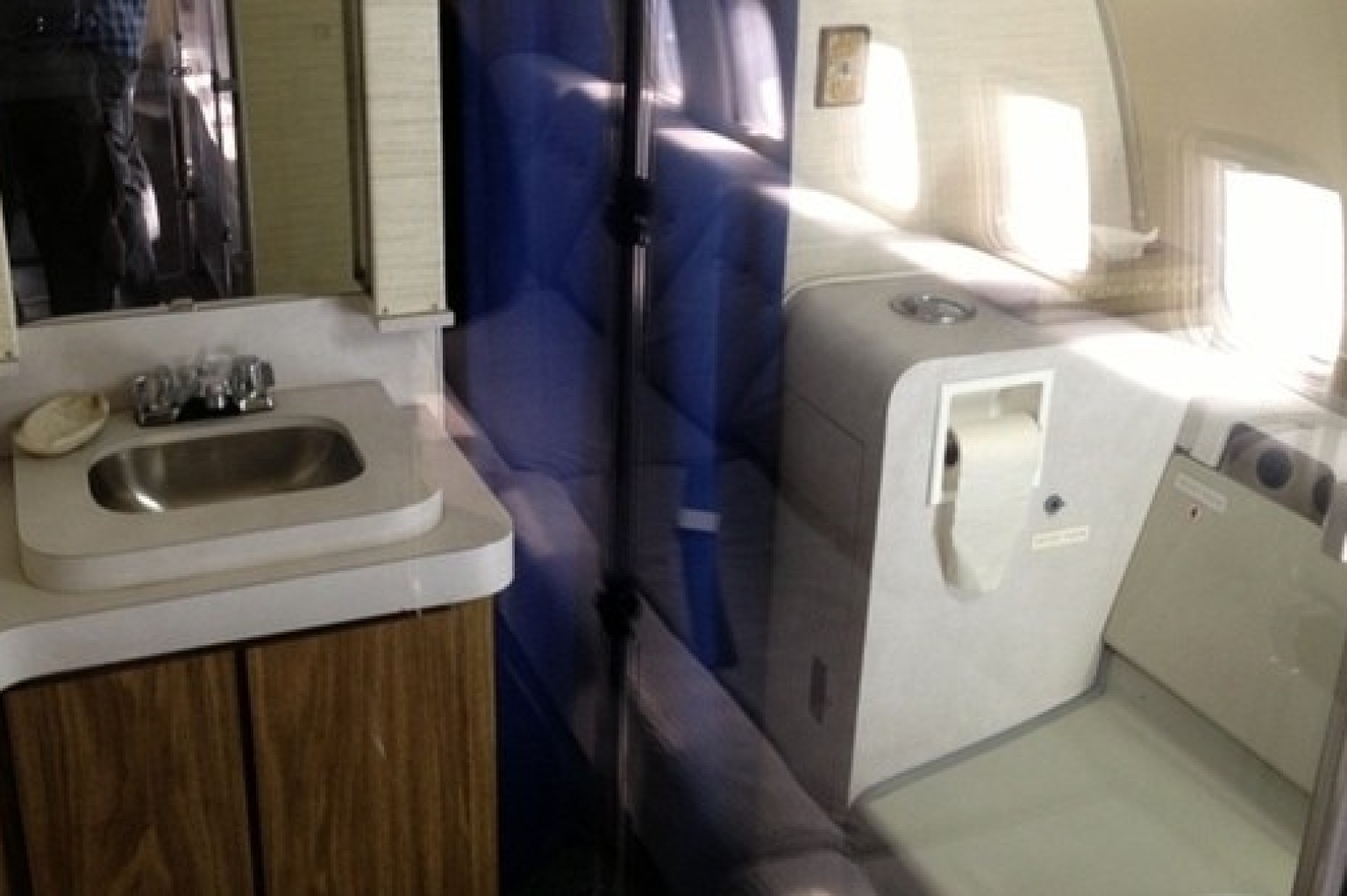 Air Force One's Bathroom, Macy's Ladies' Room & 8 Other Amazing Loos ...