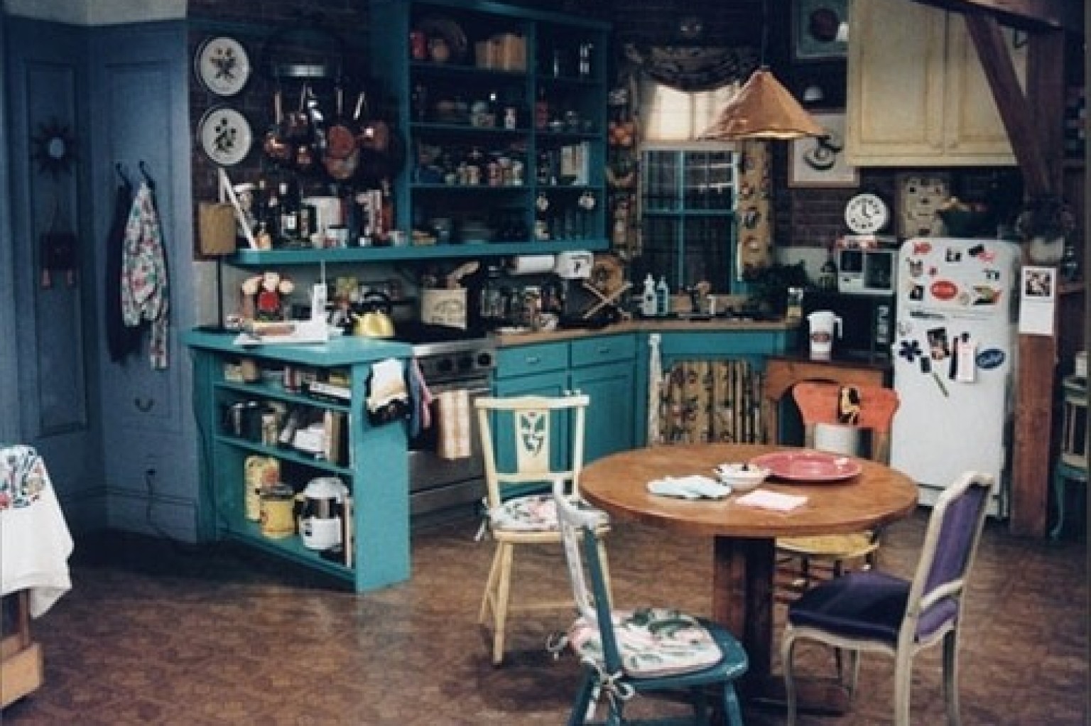 7 Decorating Lessons We Learned From &#039;Friends&#039; (PHOTOS, GIFs) | HuffPost