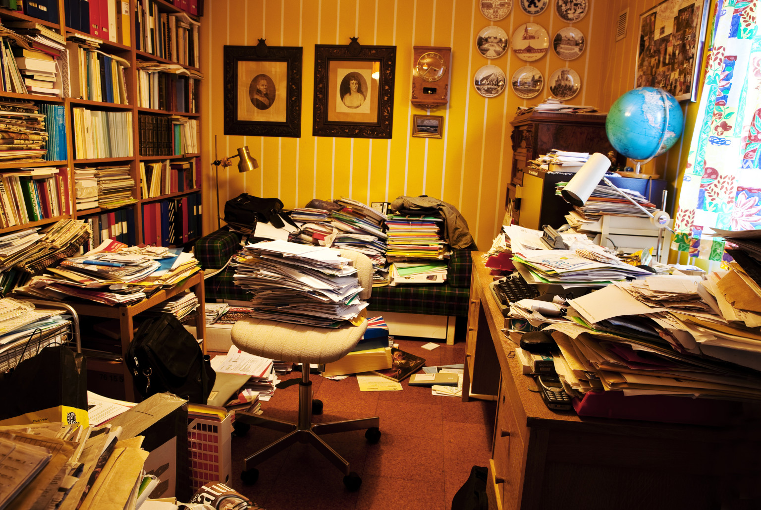 Messy Work Spaces Spur Creativity, While Tidy Environments ...
