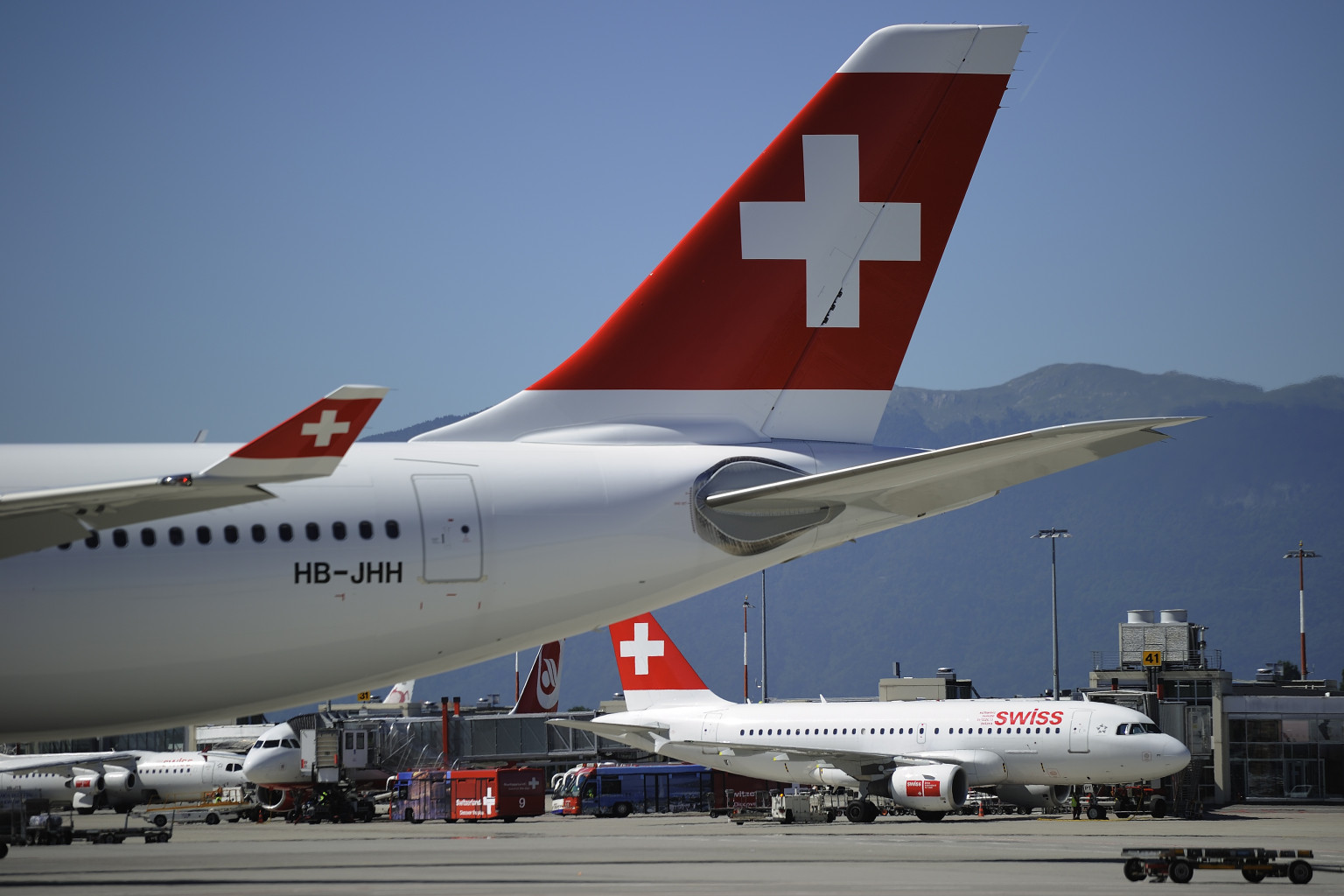 o-SWISS-AIRLINES-facebook.jpg