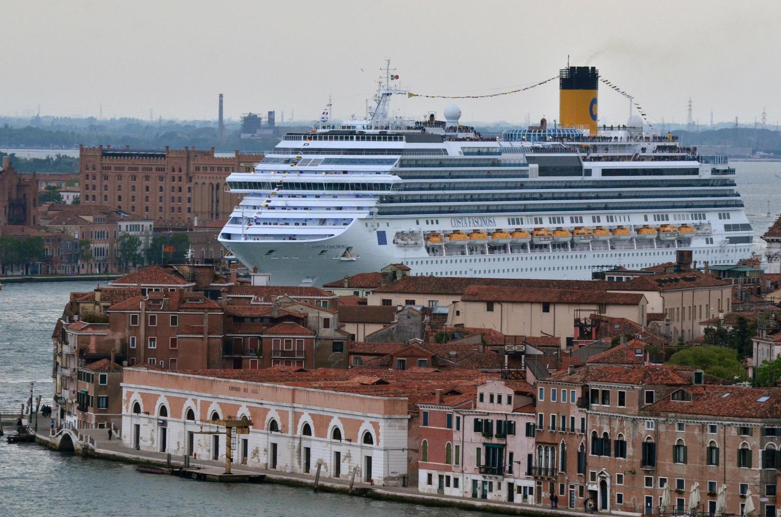 Costa Concordia - Isola del Giglio | 14/08/2011 O-GRANDI-NAVI-facebook