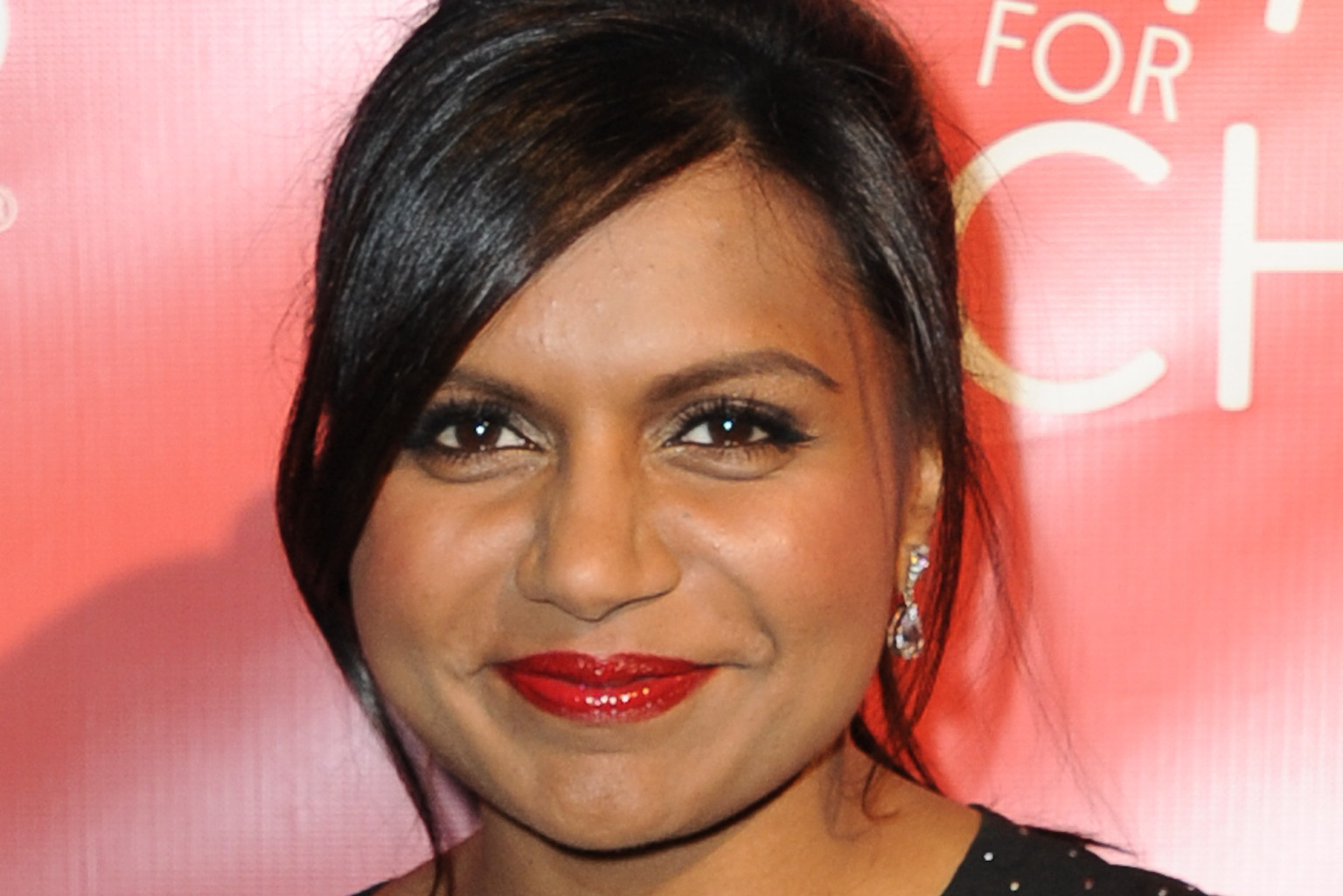 Mindy Kaling Tweets Her Love For Gardening Probably Has Cute Outfit To