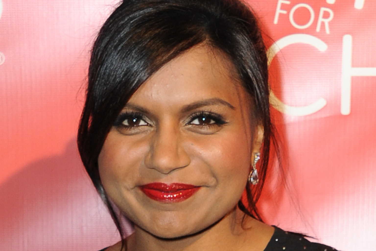 Mindy Kaling Tweets Her Love For Gardening, Probably Has Cute Outfit To