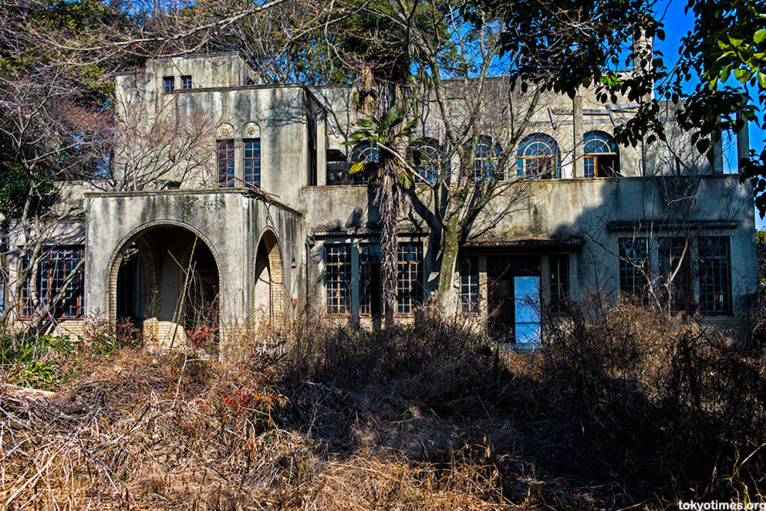 Abandoned Japanese Home Was Once A Grand Mansion, Now Mysteriously